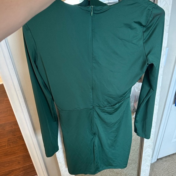 Superdown REVOLVE  Martyna Deep V Dress in Emeral - Picture 5 of 7